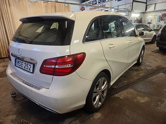 Mercedes-Benz B180 2015 photo 4