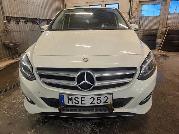 Mercedes-Benz B180 2015 photo 2