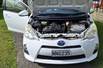 Toyota Aqua 2012 photo 2
