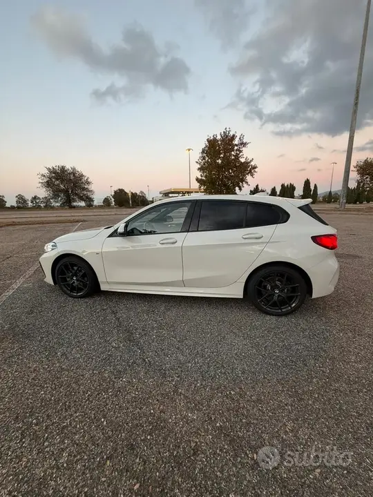 BMW 1 Series 2023 photo 2