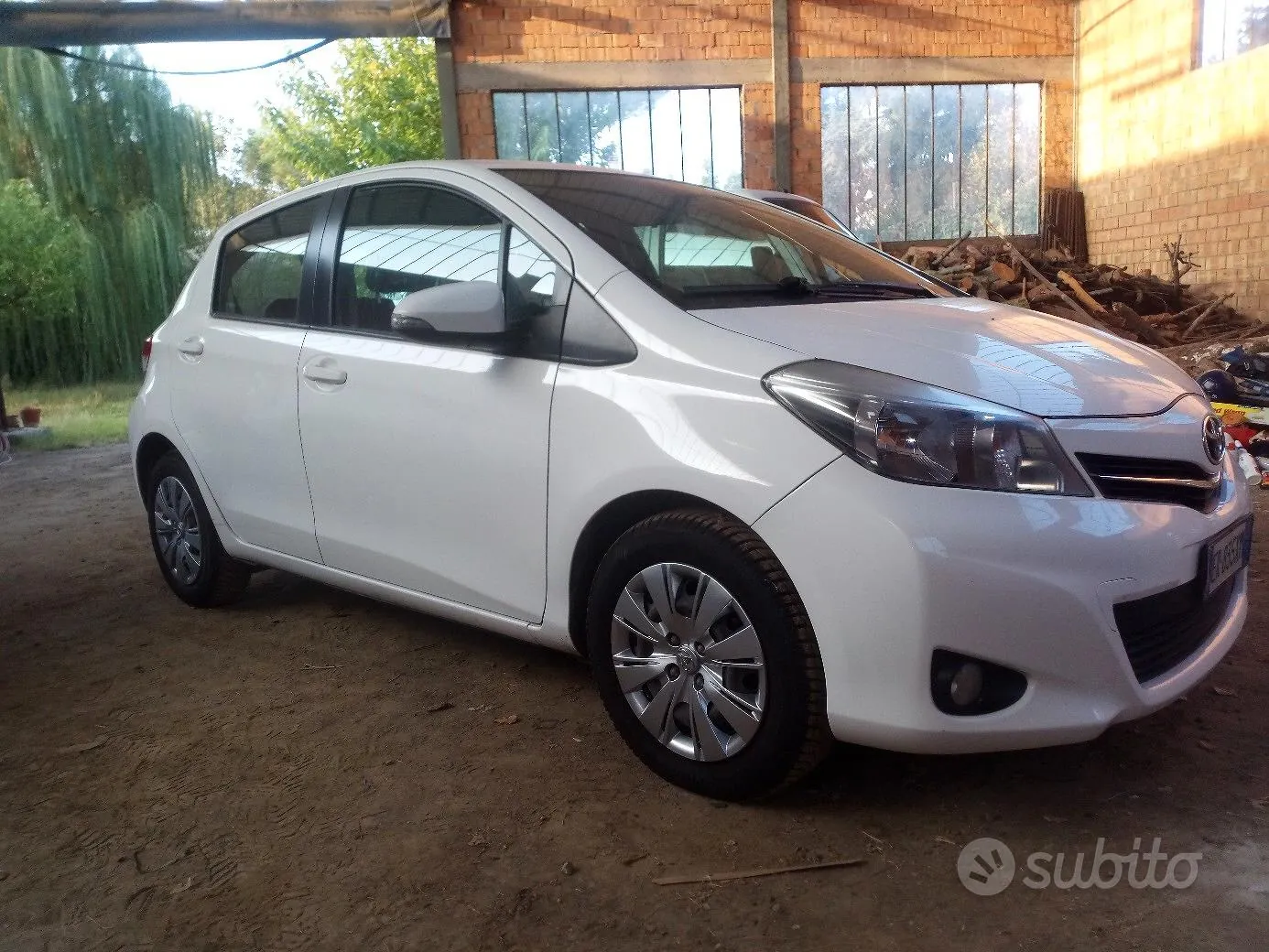 Toyota Yaris 2013 photo 2