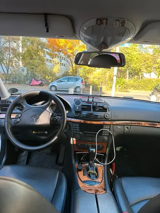 Mercedes-Benz W211