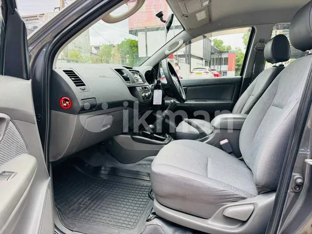 Toyota Hilux 2011 photo 2