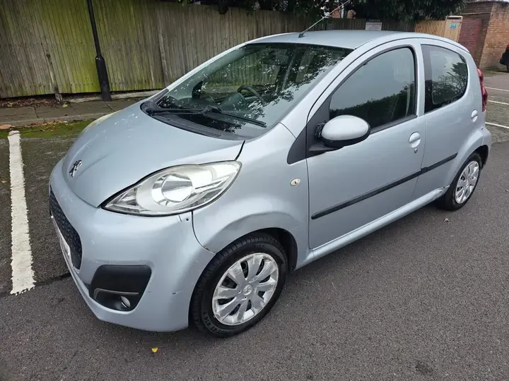 Peugeot 107 2013 photo 2