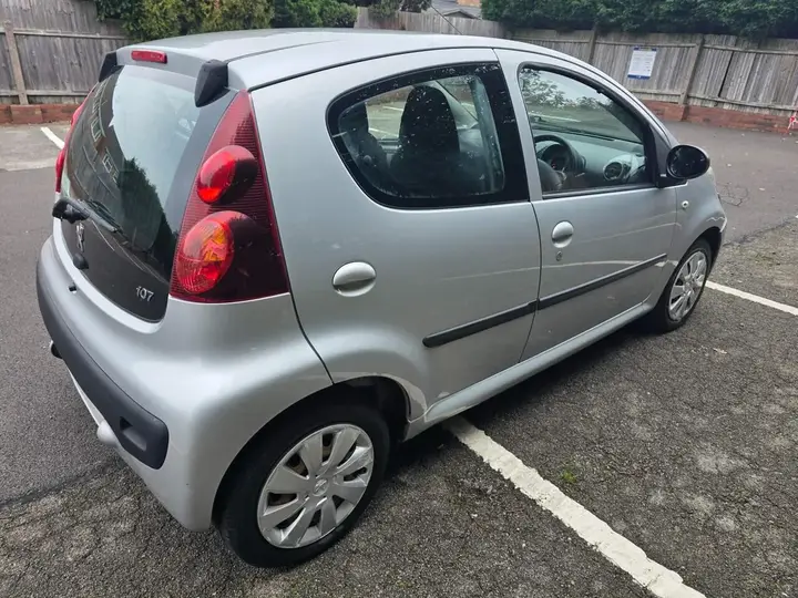 Peugeot 107 2013 photo 4