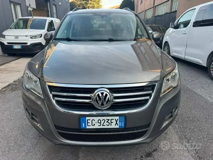 Volkswagen Tiguan 2011 photo 2