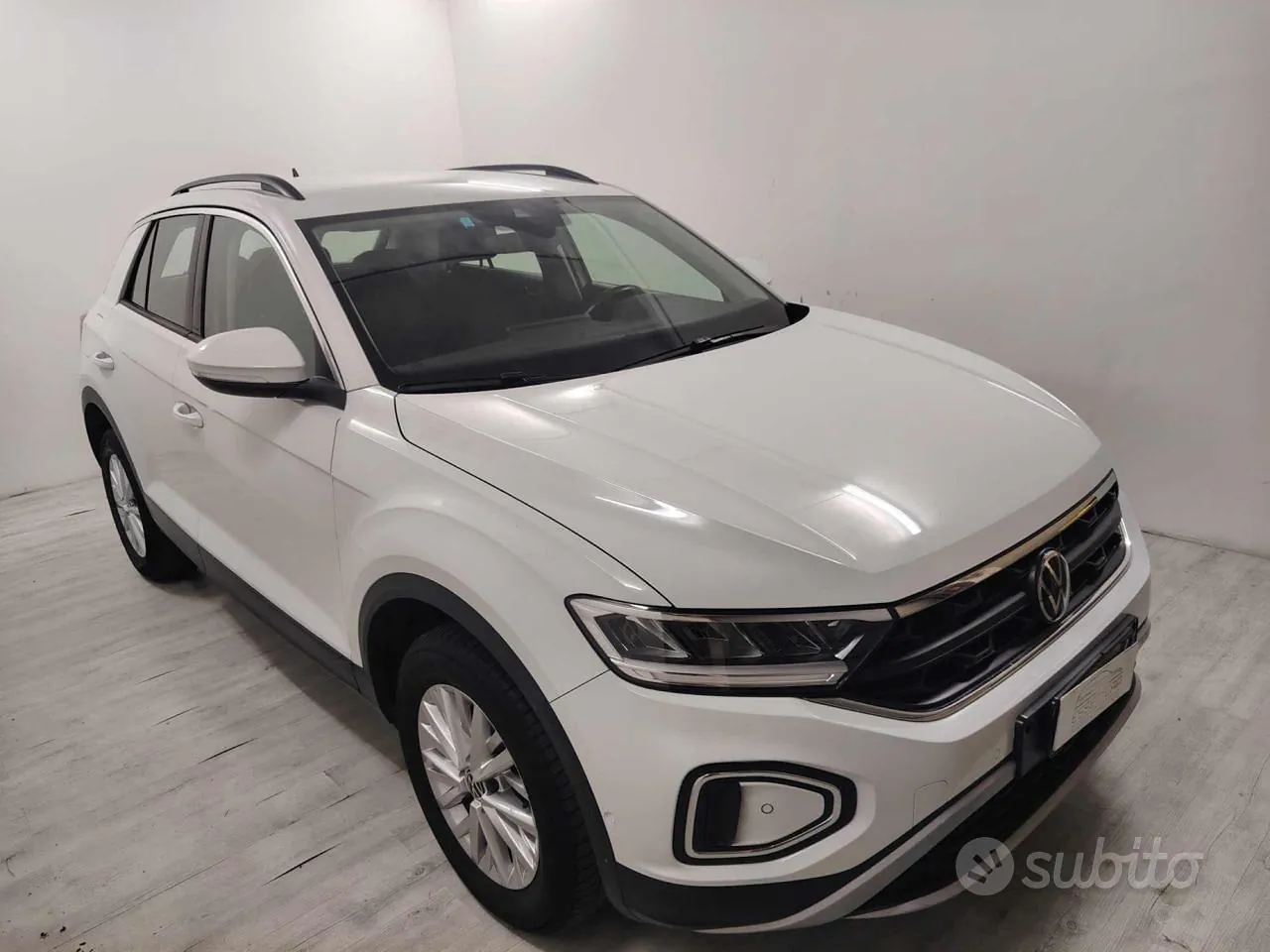 Volkswagen T-Roc 2023 photo 2