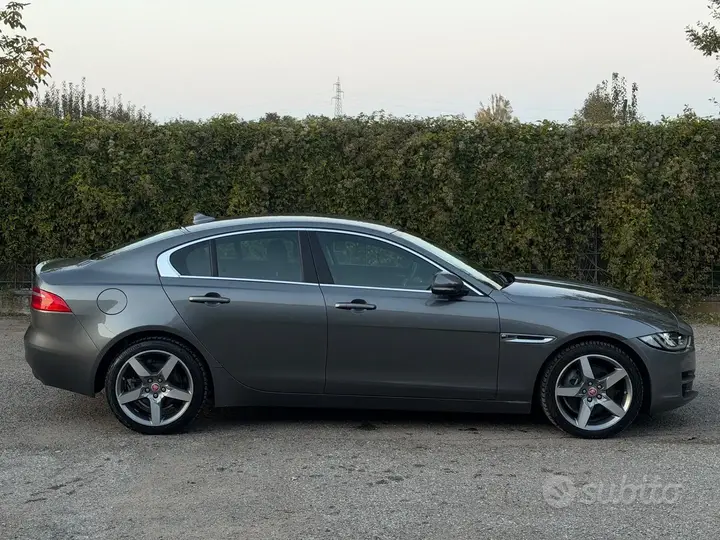 Jaguar Xe 2015 photo 3
