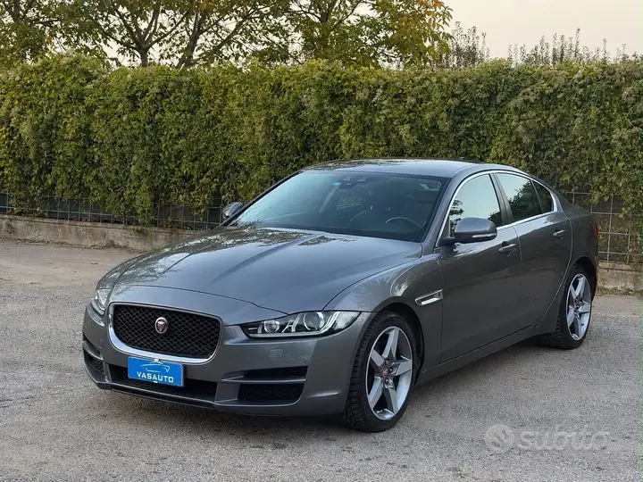 Jaguar Xe 2015 photo 2