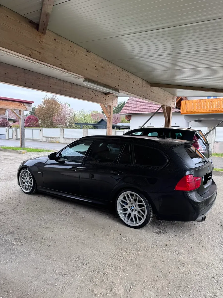BMW 3 Series 2010 photo 2