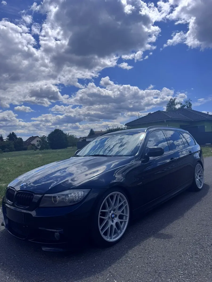 BMW 3 Series 2010 photo 3