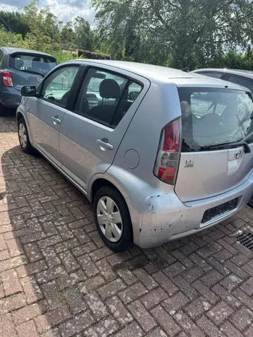 Daihatsu Sirion 1995 photo 3