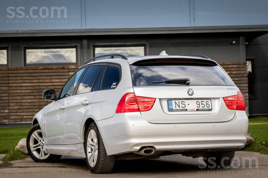 BMW 320 2009 photo 4