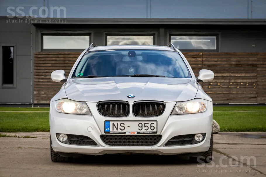 BMW 320 2009 photo 2