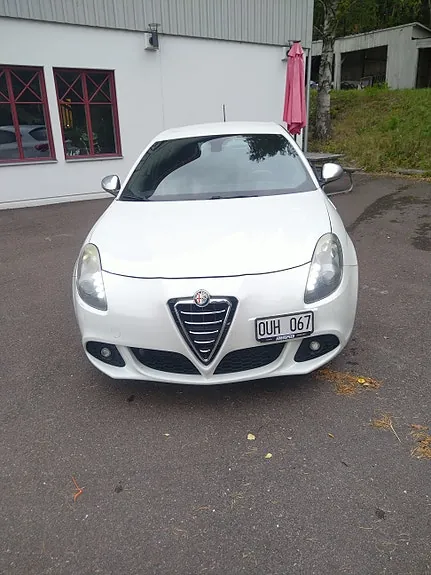 Alfa Romeo Giulietta 2011 photo 4