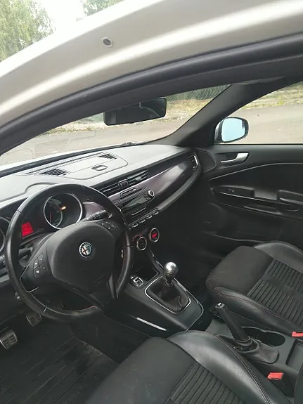 Alfa Romeo Giulietta 2011 photo 5