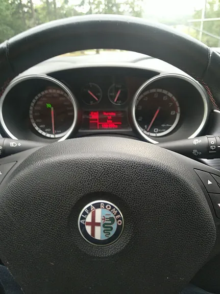 Alfa Romeo Giulietta 2011 photo 2