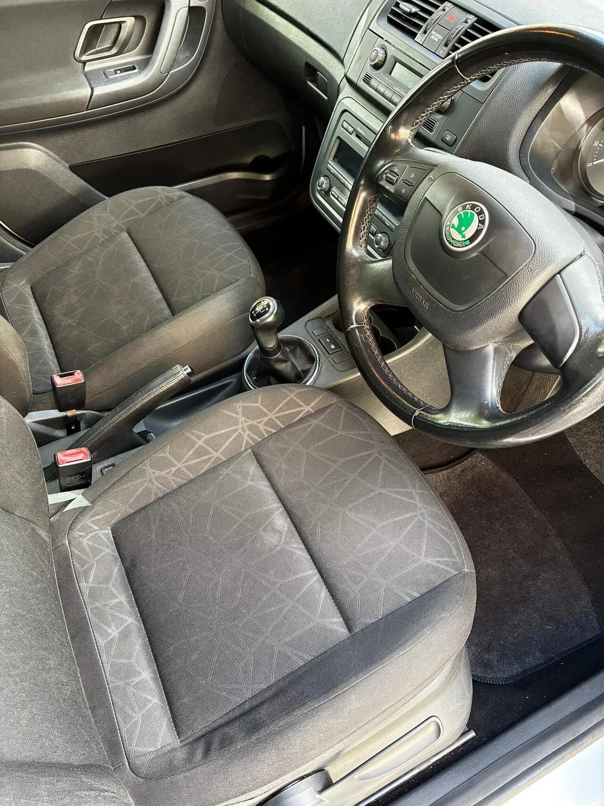 Skoda Fabia 2011 photo 3