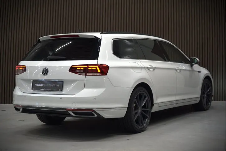 Volkswagen Passat 2021 photo 2