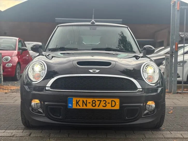 Mini Cabrio 2011 photo 2