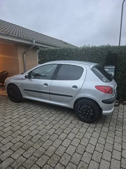 Peugeot 205 2006 photo 2