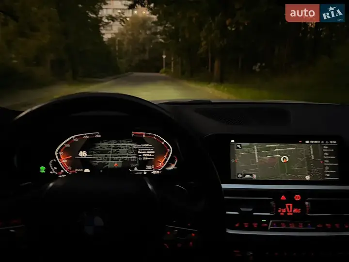 BMW 3 Series 2019 photo 2