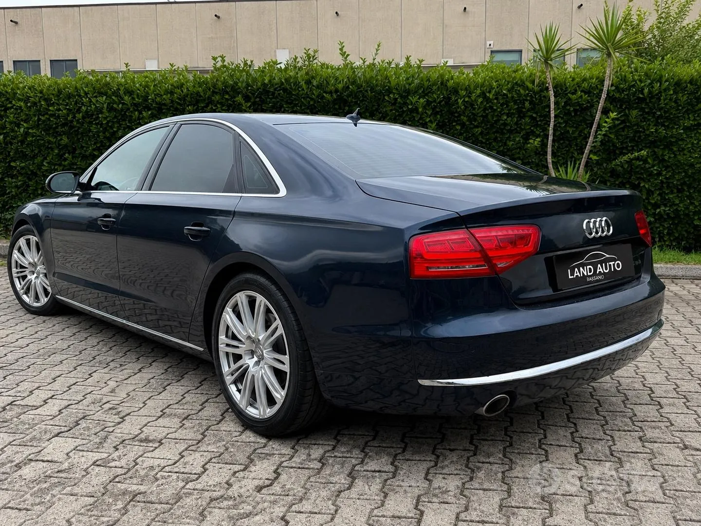 Audi A8 2013 photo 4