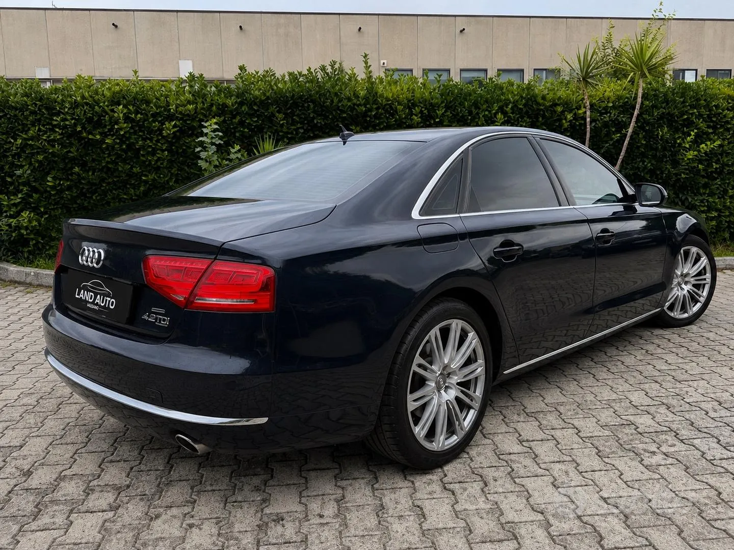 Audi A8 2013 photo 3