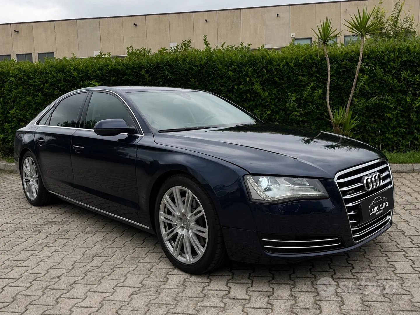 Audi A8 2013 photo 2