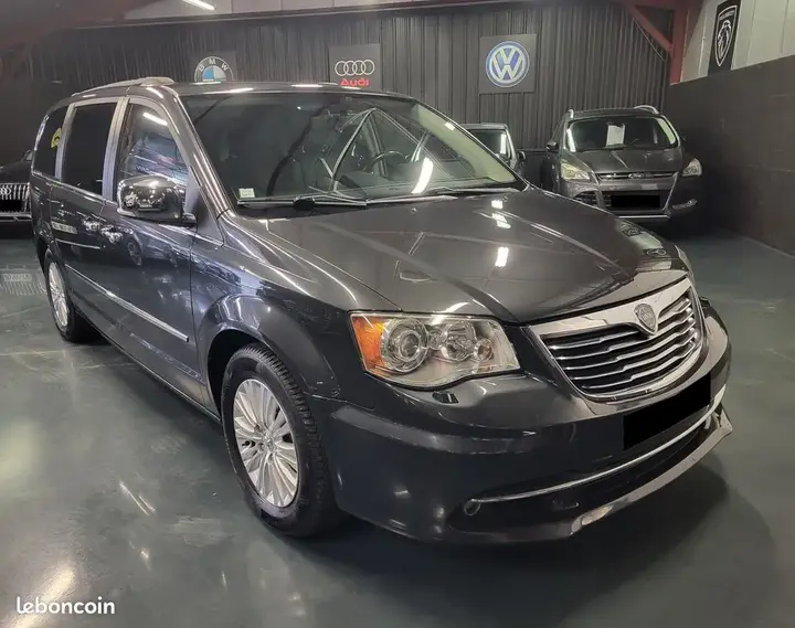 Lancia Voyager 2012 photo 4