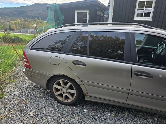 Mercedes-Benz C200 D 2005 photo 5