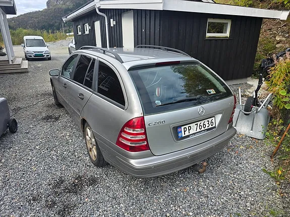 Mercedes-Benz C200 D 2005 photo 2