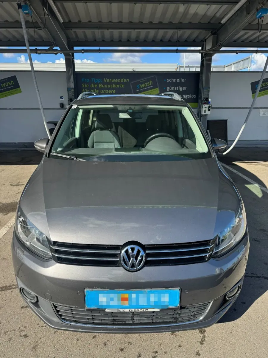 Volkswagen Touran 2011 photo 3