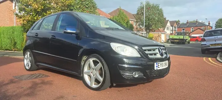 Mercedes-Benz B-Class 2011 photo 2
