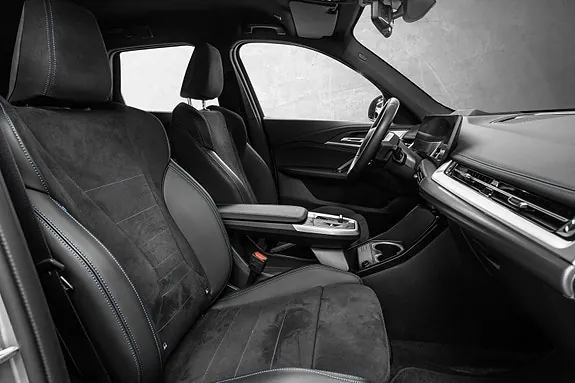 BMW Ix1 2025 photo 2