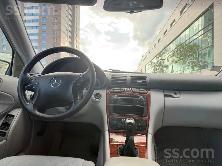 Mercedes-Benz C200 2003 photo 3