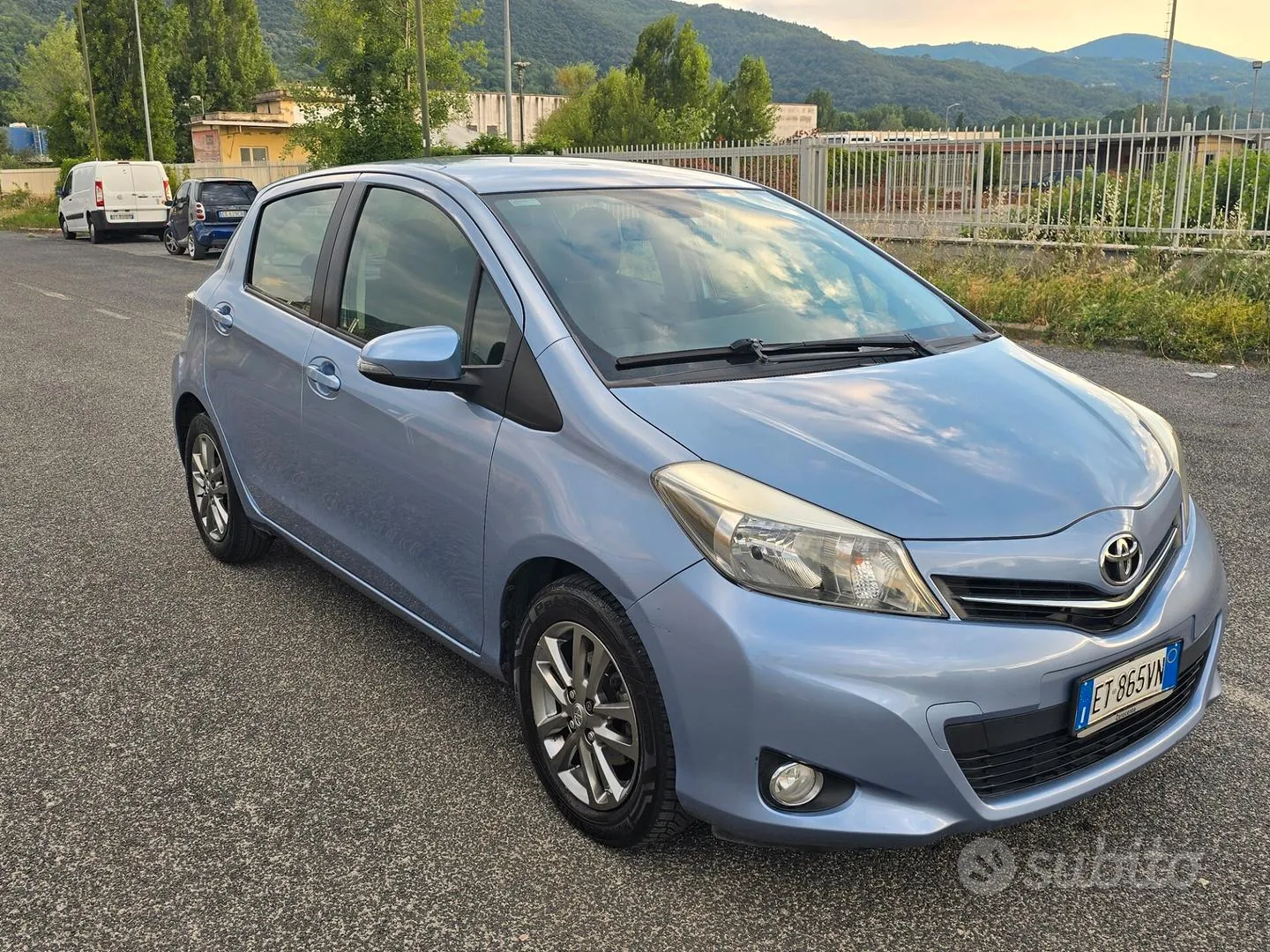 Toyota Yaris 2014 photo 2