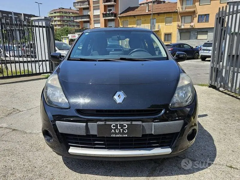 Renault Clio 2012 photo 2