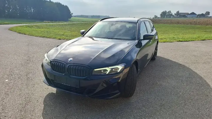 BMW 3 Series 2022 photo 2