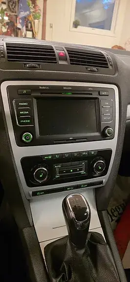 Skoda Octavia 2012 photo 2