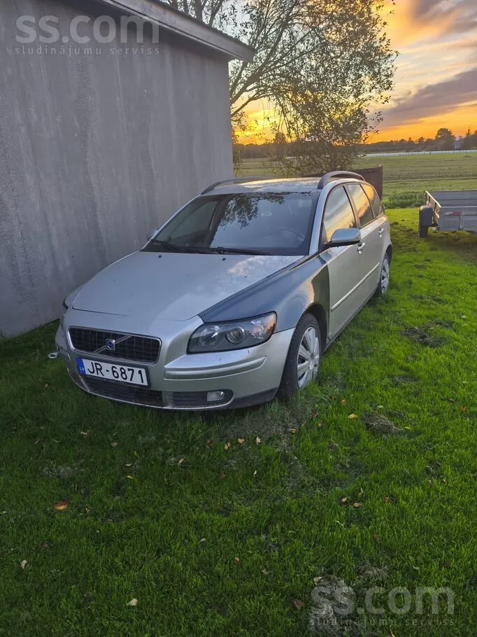 Volvo V50 2004 photo 2