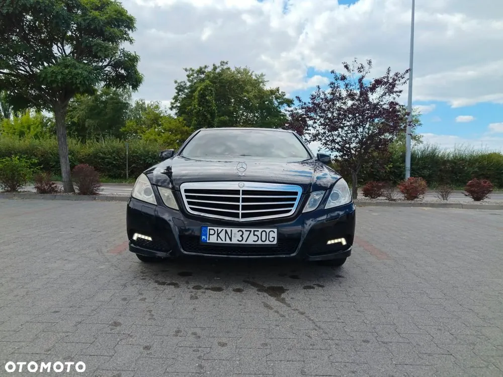 Mercedes-Benz E-Class 2010 photo 2