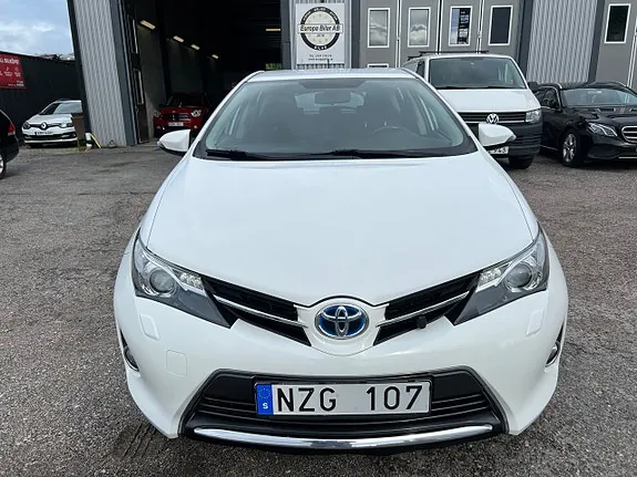 Toyota Auris 2013 photo 2