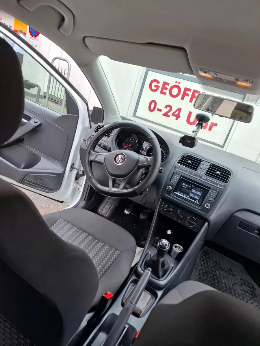 Volkswagen Polo 2015 photo 2