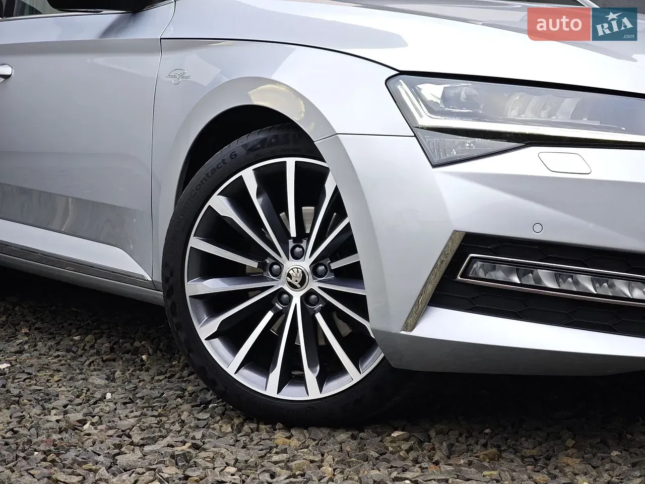 Skoda Superb 2019 photo 5