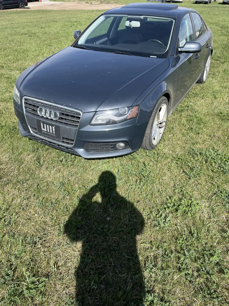 Audi A4 2010 photo 2