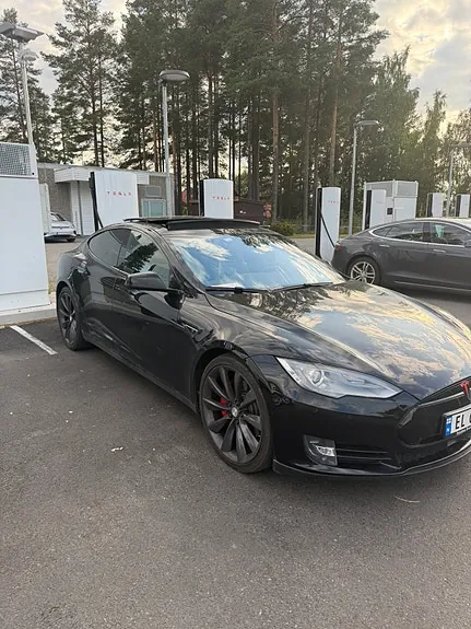 Tesla Model S 2015 photo 2