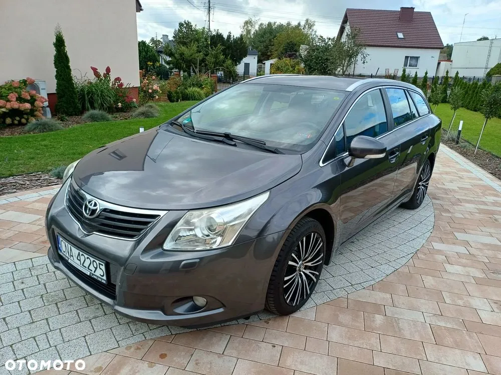 Toyota Avensis 2010 photo 2