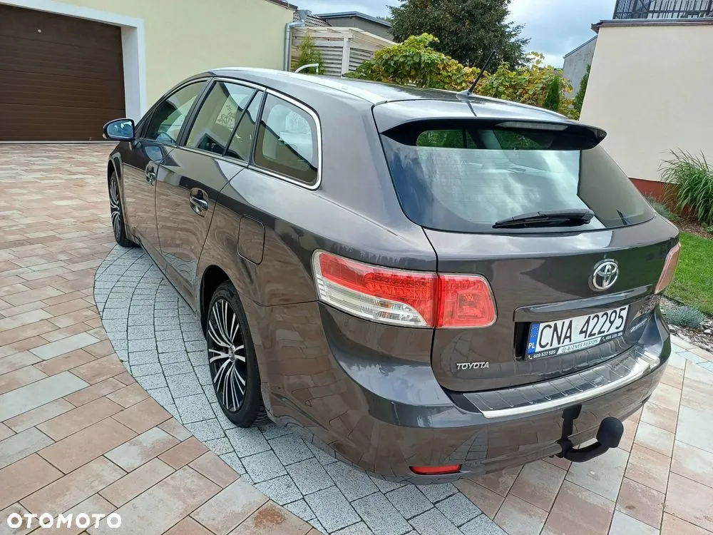 Toyota Avensis 2010 photo 5
