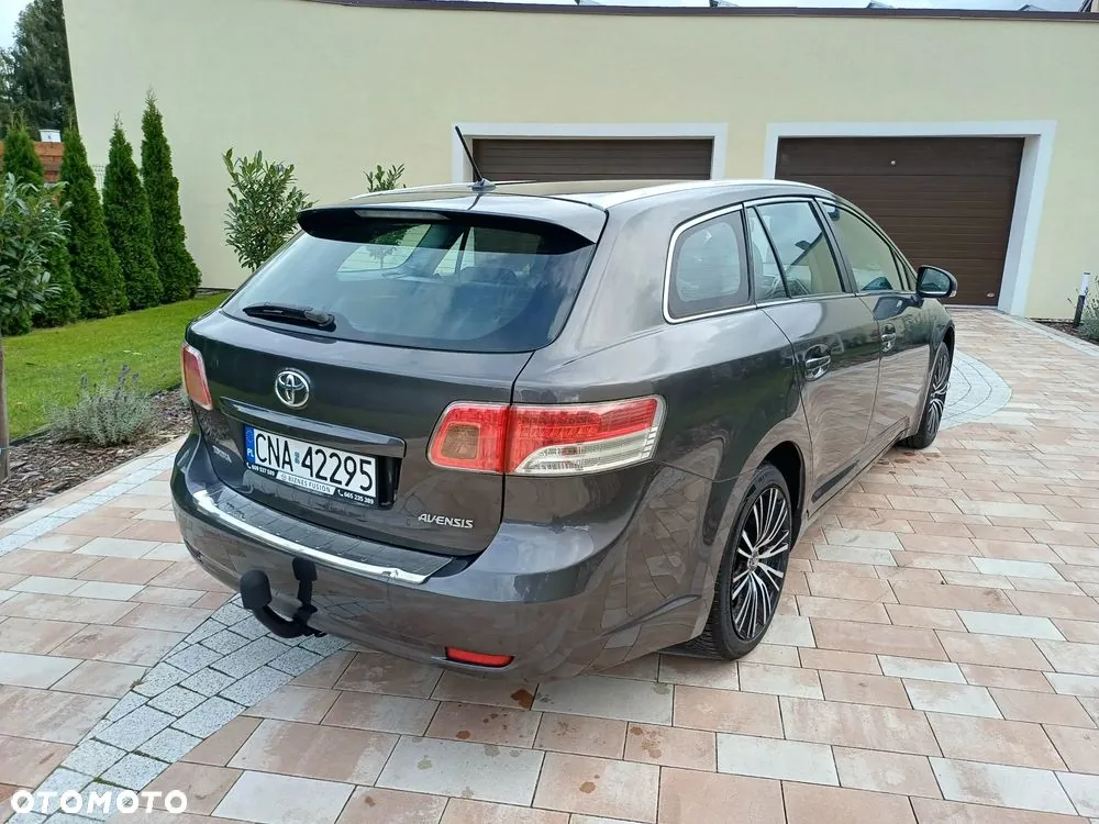 Toyota Avensis 2010 photo 4